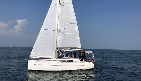 法国亚诺33尺帆船