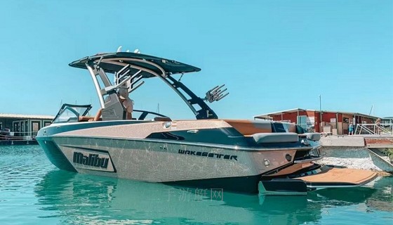 Malibu 23 LSV 造浪艇