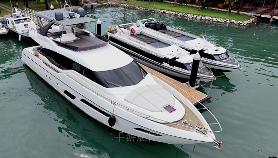 Ferretti Yachts 700