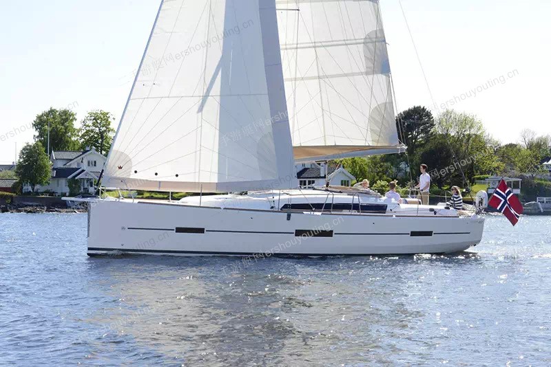 DUFOUR 412