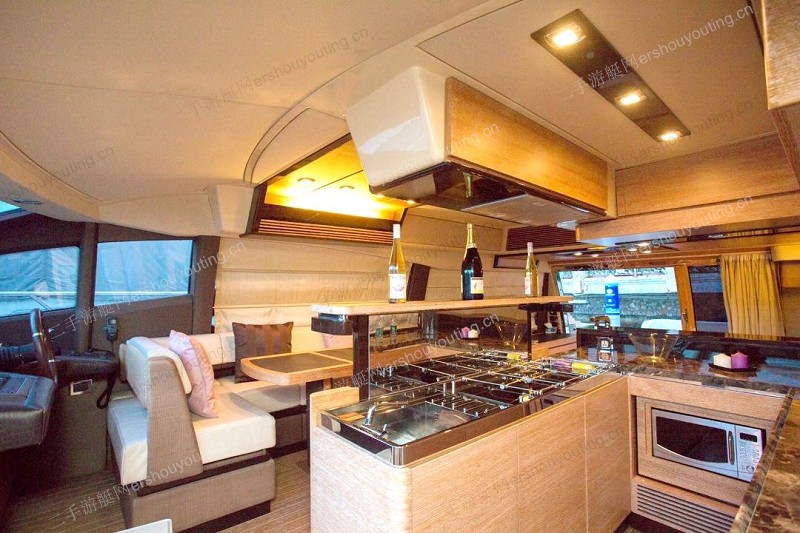 Azimut 64