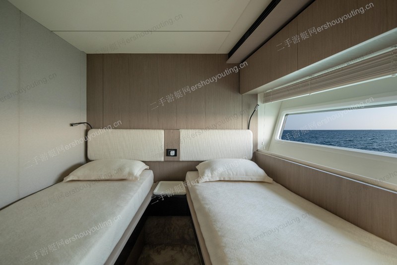 Azimut 72