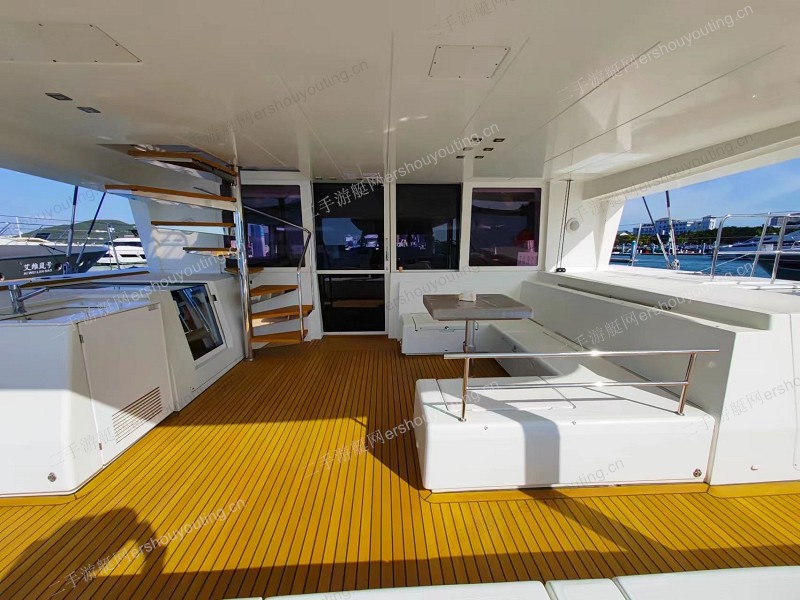 lagoon 560S2