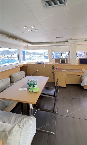 lagoon 560S2