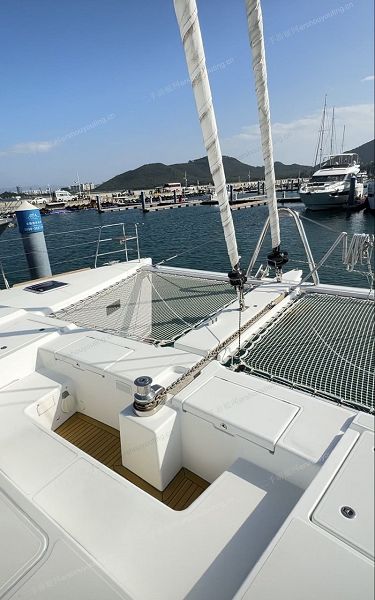 lagoon 560S2