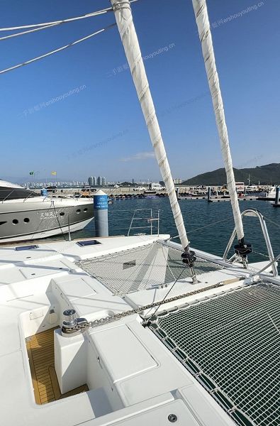 lagoon 560S2